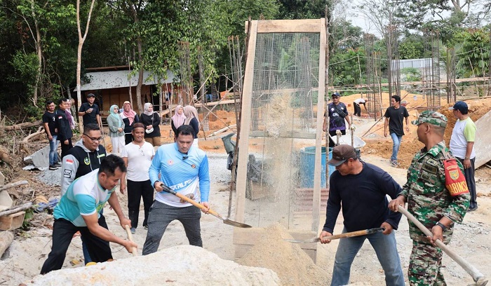 Pj Wako Pangkalpinang Bersama Masyarakat Gotong Royong Dalam Pembangunan Masjid Khodijah